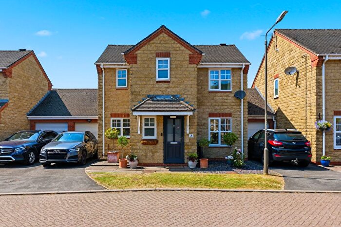 3 Bedroom Link Detached House For Sale In Riverbank, Rowsley, Matlock., DE4