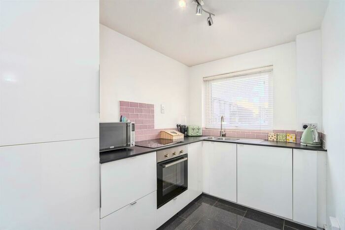 1 Bedroom Flat For Sale In Hardwicke Place, London Colney, St. Albans, AL2