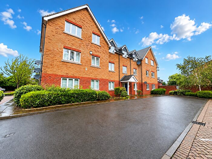 2 Bedroom Flat For Sale In Harvey Road, Slough, SL3
