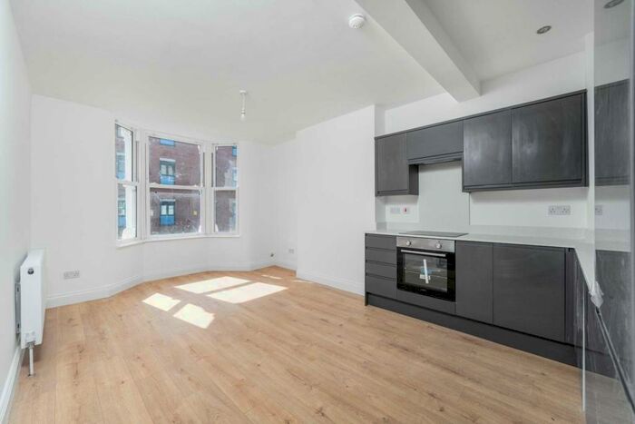 2 Bedroom Apartment To Rent In Kenworthy Road, Hackney, E9