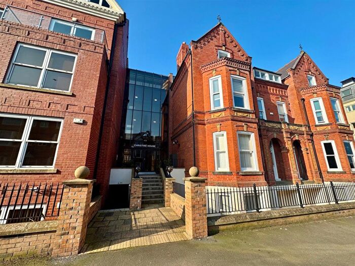 2 Bedroom Flat For Sale In Avenue Victoria, Scarborough, YO11