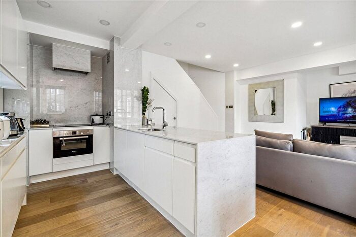 2 Bedroom Flat For Sale In Swan Court, Chelsea Manor Street, London, SW3