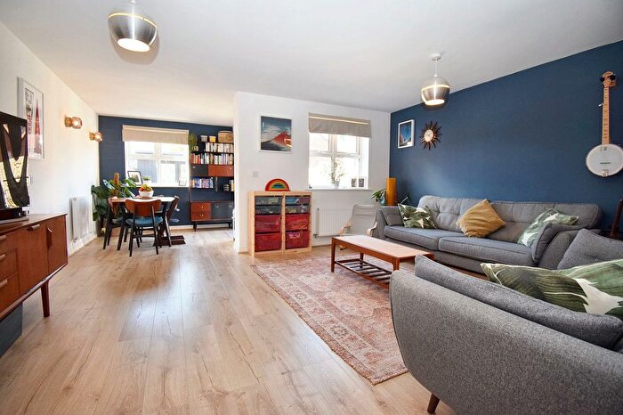 3 Bedroom End Of Terrace House For Sale In Bakers Crescent, Eastleigh, SO50