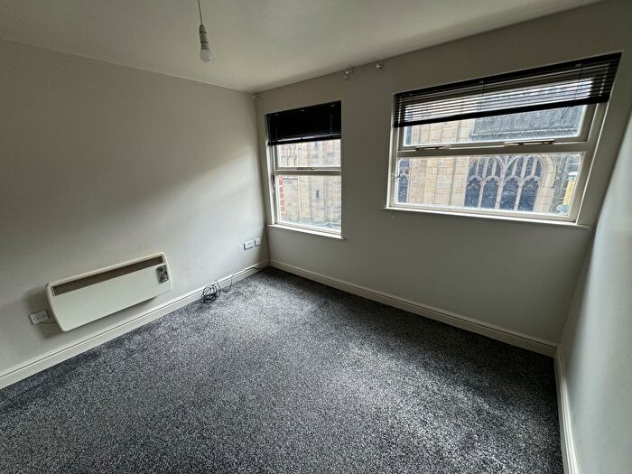 2 Bedroom Flat To Rent In Wakefield, West Yorkshire, WF1