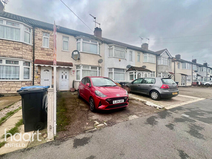 3 Bedroom Terraced House For Sale In Balmoral Road, Enfield, EN3