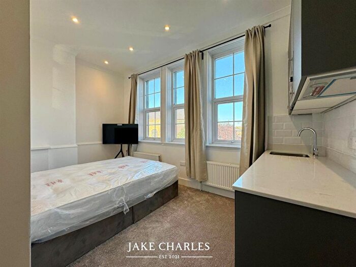 Studio To Rent In Wandsworth High Street, London, SW18