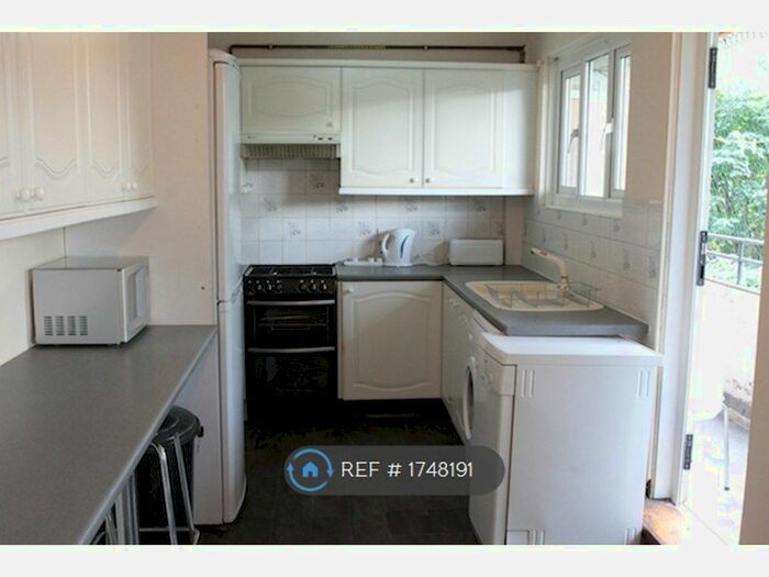4 Bedroom Flat To Rent In Bennett Court, London, N7