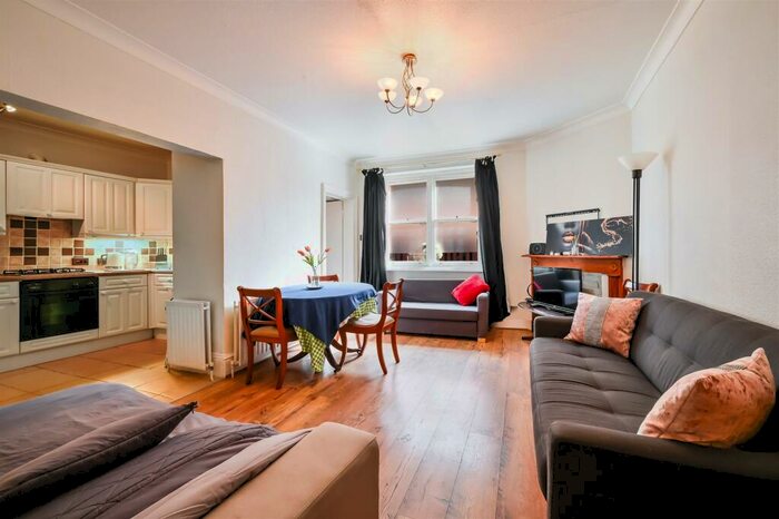1 Bedroom Apartment For Sale In Drayton Gardens, South Kensington, SW10