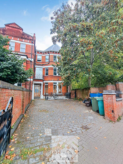 3 Bedroom Flat To Rent In Highbury Grove, Highbury, London, N5