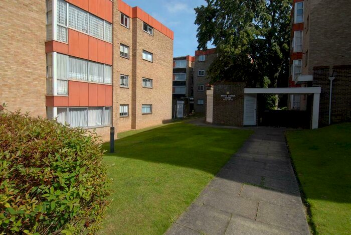 2 Bedroom Flat To Rent In White Lodge Close, Sutton, SM2