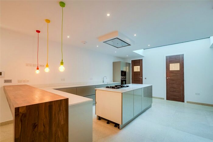 4 Bedroom Property To Rent In Freshford Street, Earlsfield, SW18