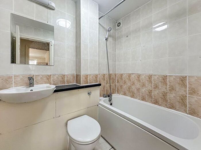 1 Bedroom Flat To Rent In Langley Road, Slough, SL3