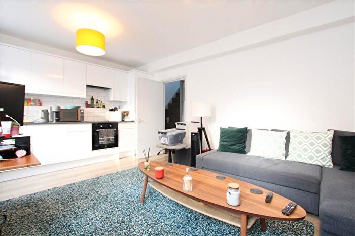 2 Bedroom Flat For Sale In Wentworth Street, Commercial Street, E1