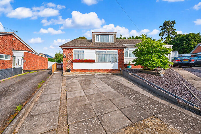 3 Bedroom Semi-Detached Bungalow For Sale In Evans Road, Rugby, CV22