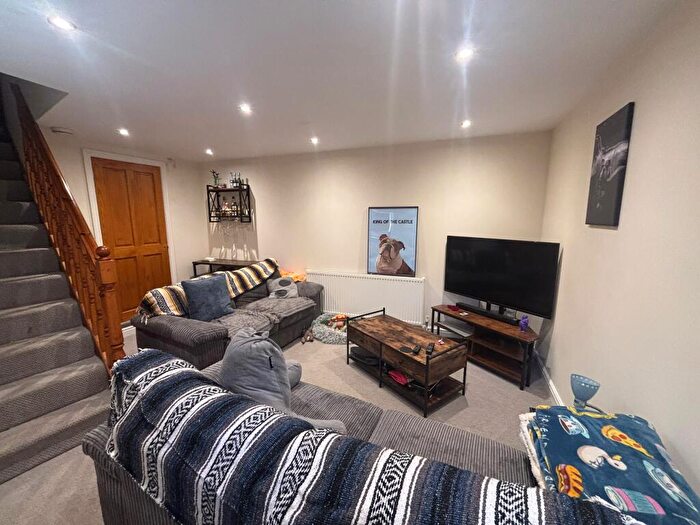 2 Bedroom Cottage To Rent In Woodhead Road, Holmfirth, HD9
