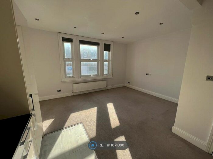 1 Bedroom Flat To Rent In Queenstown Road, London, SW8