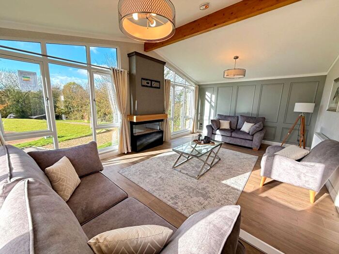 2 Bedroom Mobile/park Home For Sale In Burnt House Lane, Newport, PO30