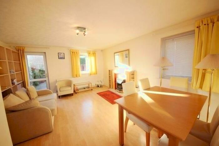 3 Bedroom Flat To Rent In Munden Street, Kensington Olympia, W14