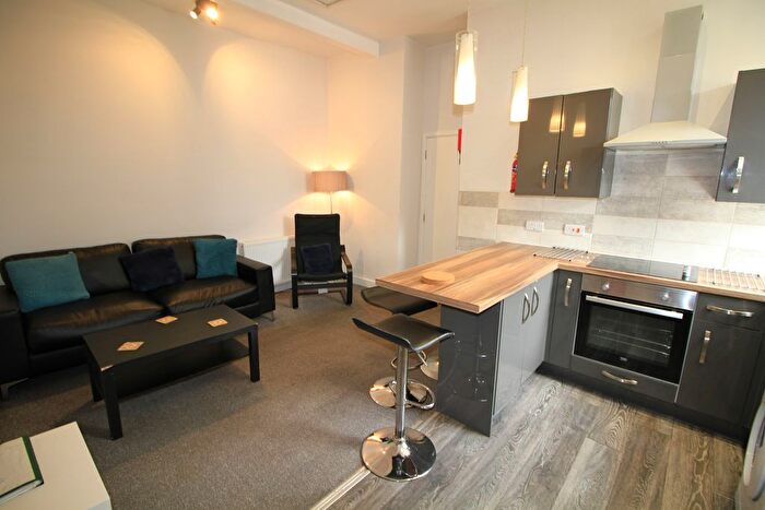 3 Bedroom Flat To Rent In Burns Street, Nottingham, NG7