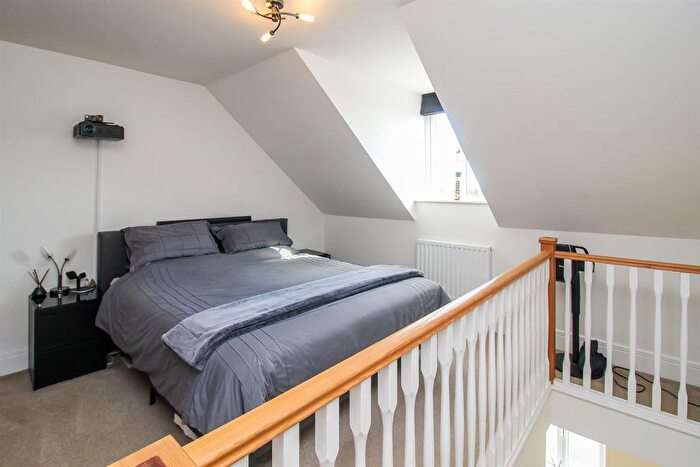 3 Bedroom End Terrace House For Sale In Springfield Mews, Lofthouse, Wakefield, WF3