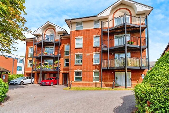 2 Bedroom Flat To Rent In Archers Road, Shirley, Southampton, SO15