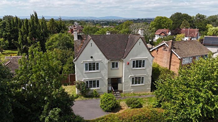 4 Bedroom Detached House For Sale In Stroud Road, Tuffley, Gloucester, GL4