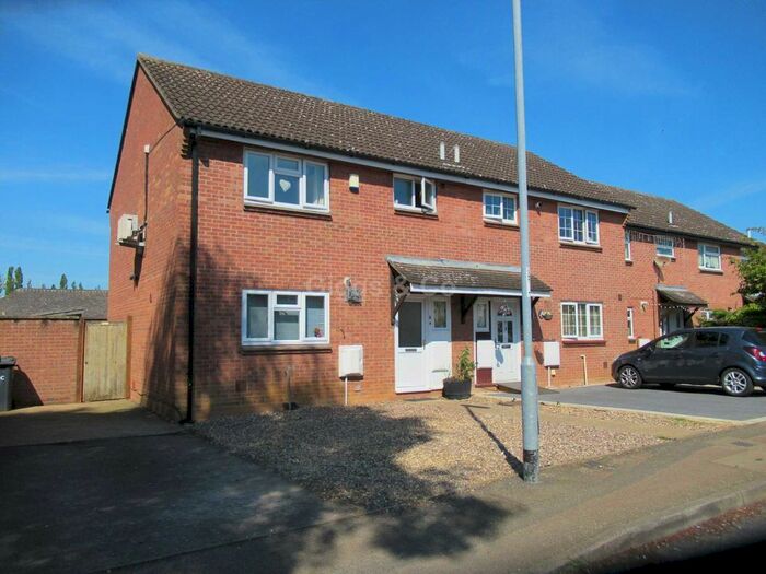 3 Bedroom End Of Terrace House To Rent In Darrington Close, St Neots, PE19