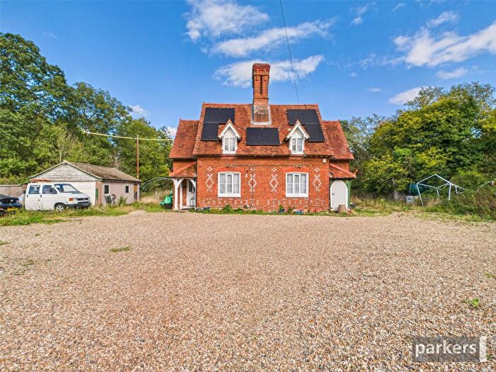 4 Bedroom Detached House For Sale In Norris Green, Woodley, Reading, Berkshire, RG5