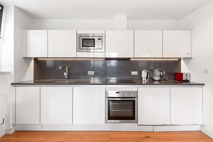 2 Bedroom Maisonette To Rent In Kingsland Road, E2