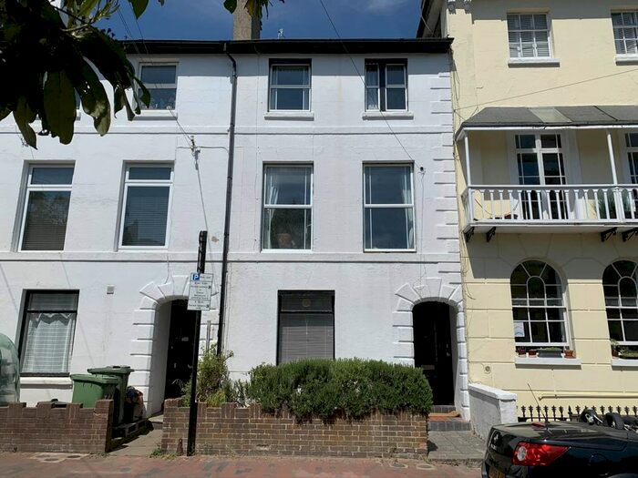 1 Bedroom Flat To Rent In York Road, Tunbridge Wells, Kent, TN1