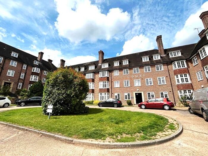 1 Bedroom Flat To Rent In Chaucer Court, Guildford, GU2