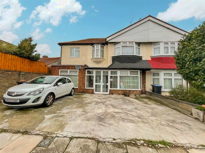 1 Bedroom Flat To Rent In Orpington Gardens, London N18