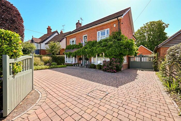 5 Bedroom Detached House For Sale In Grove Road, Sonning Common, RG4
