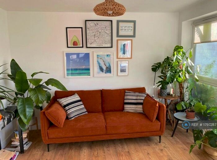 3 Bedroom Maisonette To Rent In Gibson Road, London, SE11