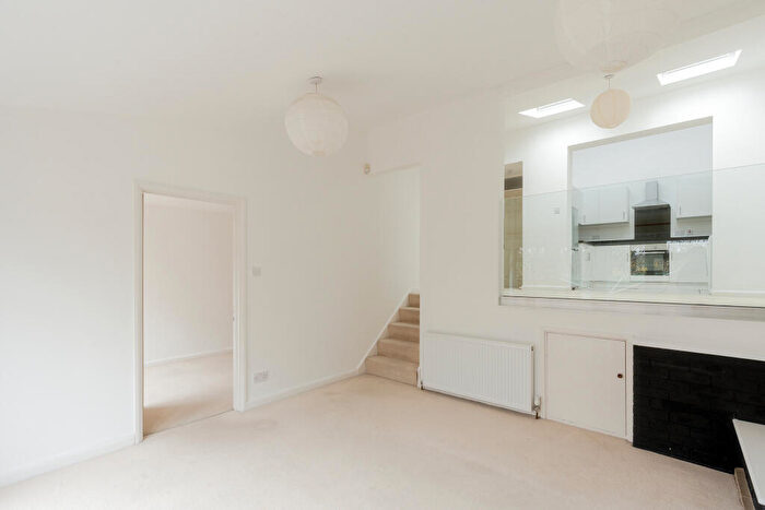 3 Bedroom Bungalow For Sale In Wickham View, Bristol, BS16