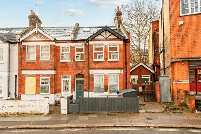 3 Bedroom Flat For Sale In Winchester Street, London, W3