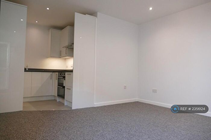 1 Bedroom Flat To Rent In Wimborne Road, Bournemouth, BH9