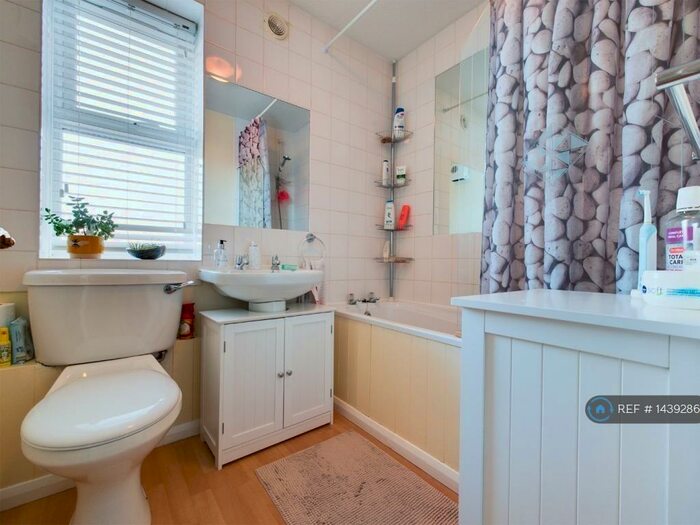 1 Bedroom Flat To Rent In Watermead, Aylesbury, HP19