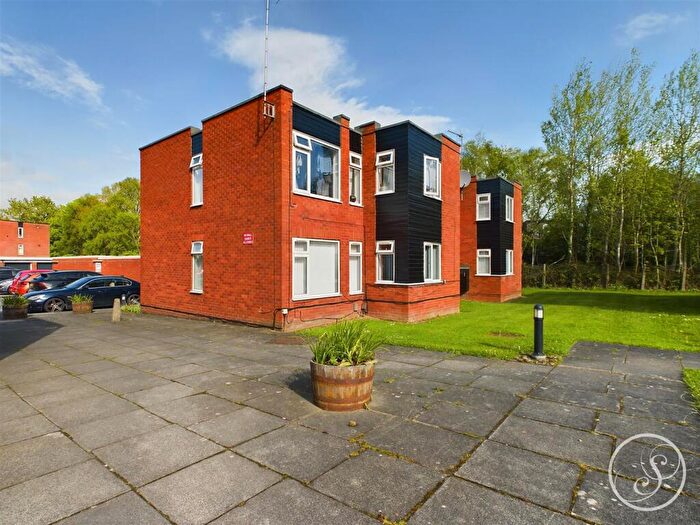 2 Bedroom Flat To Rent In Blackmoor Court, Leeds, LS17
