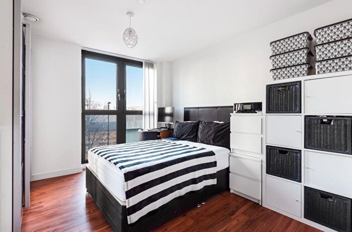 2 Bedroom Flat For Sale In Elmira Street, London, SE13