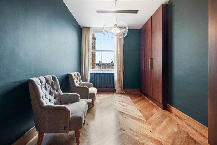 3 Bedroom Flat To Rent In Queen's Gate Terrace, London, SW7