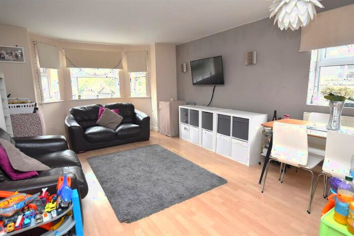 2 Bedroom Apartment For Sale In The Links, Howbeck Road, Oxton, CH43