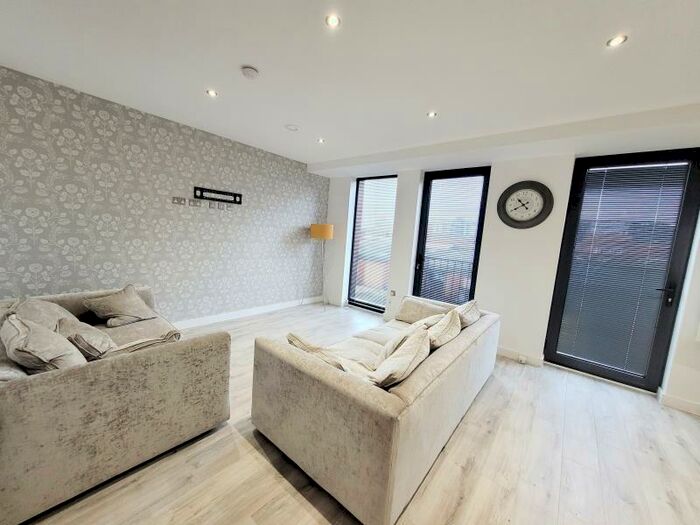 2 Bedroom Apartment To Rent In Roper Court, M4