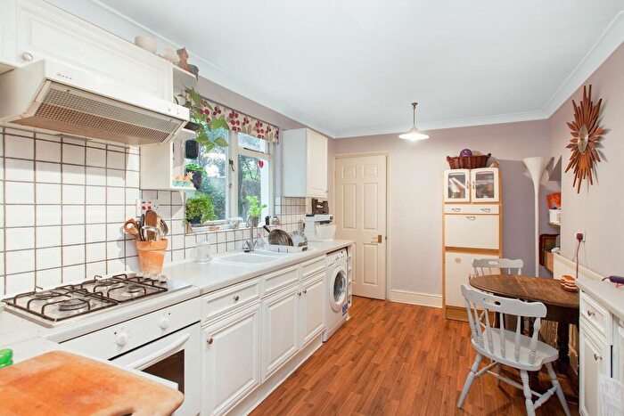 1 Bedroom Flat To Rent In Marney Road, SW11