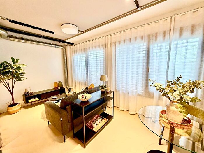 1 Bedroom Flat To Rent In Victoria Villas, Richmond, TW9