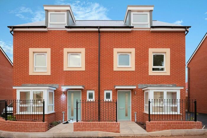 4 Bedroom Semi-Detached House To Rent In Sunflower Road, Lyde Green, Bristol, South Gloucestershire BS16