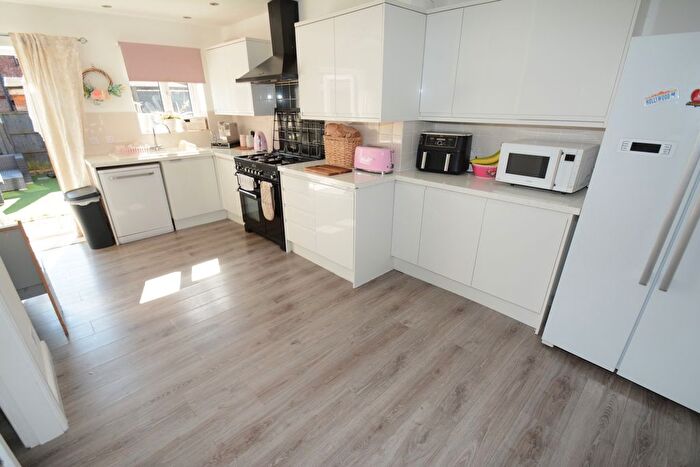 3 Bedroom Terraced House For Sale In Waverley Crescent, Droylsden, M43