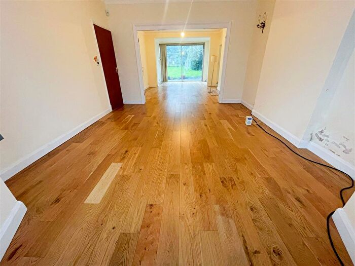 5 Bedroom Detached House For Sale In Foscote Road, London, NW4
