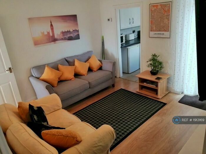 4 Bedroom Terraced House To Rent In Boughey Road, Stoke On Trent, ST4