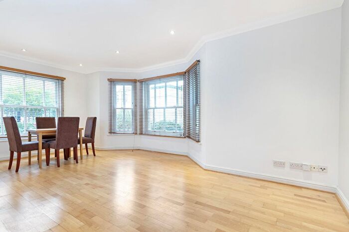 2 Bedroom Flat To Rent In Brockham Street, London, SE1